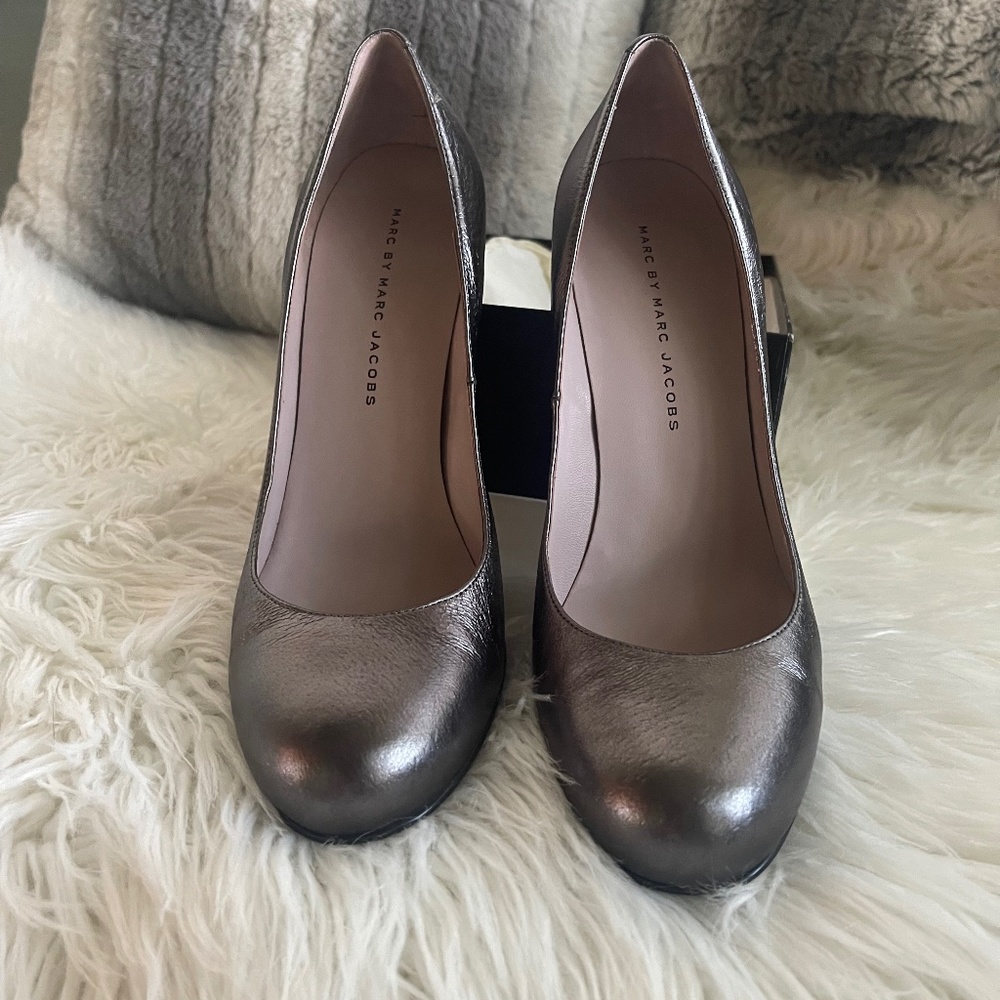 Marc by Marc Jacobs Pewter Round Toe Heels